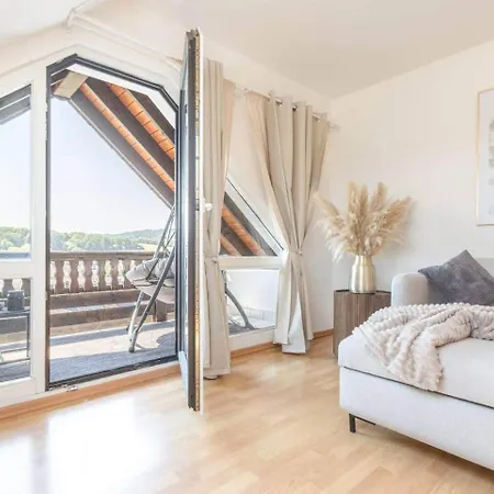 Panorama-loft Mit Weitblick Ueber Stadt *