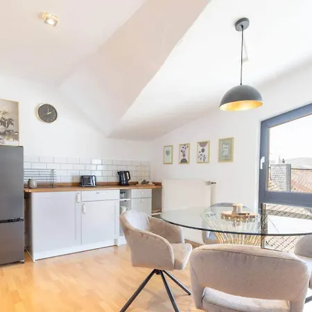 Panorama-loft Mit Weitblick Ueber Stadt Apartman